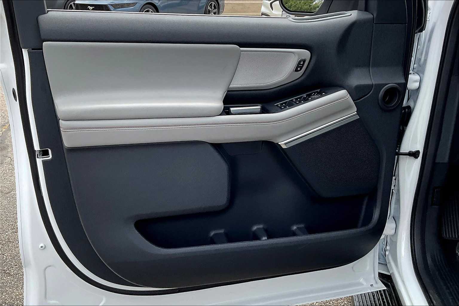 2025 Ford Expedition MAX EL photo 9