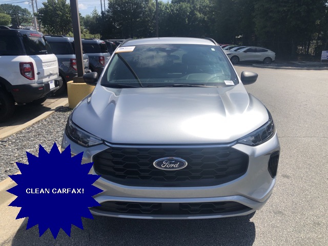 2024 Ford Escape ST-Line photo 2