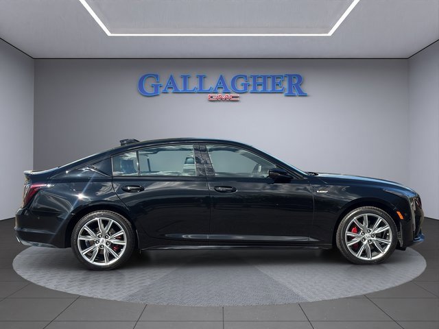 2025 Cadillac CT5 V photo 3