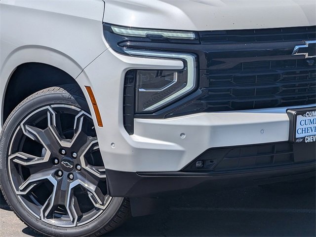 2025 Chevrolet Suburban RST photo 2