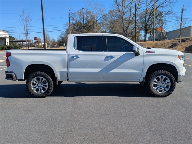 2022 Chevrolet Silverado 1500 LTZ photo 2