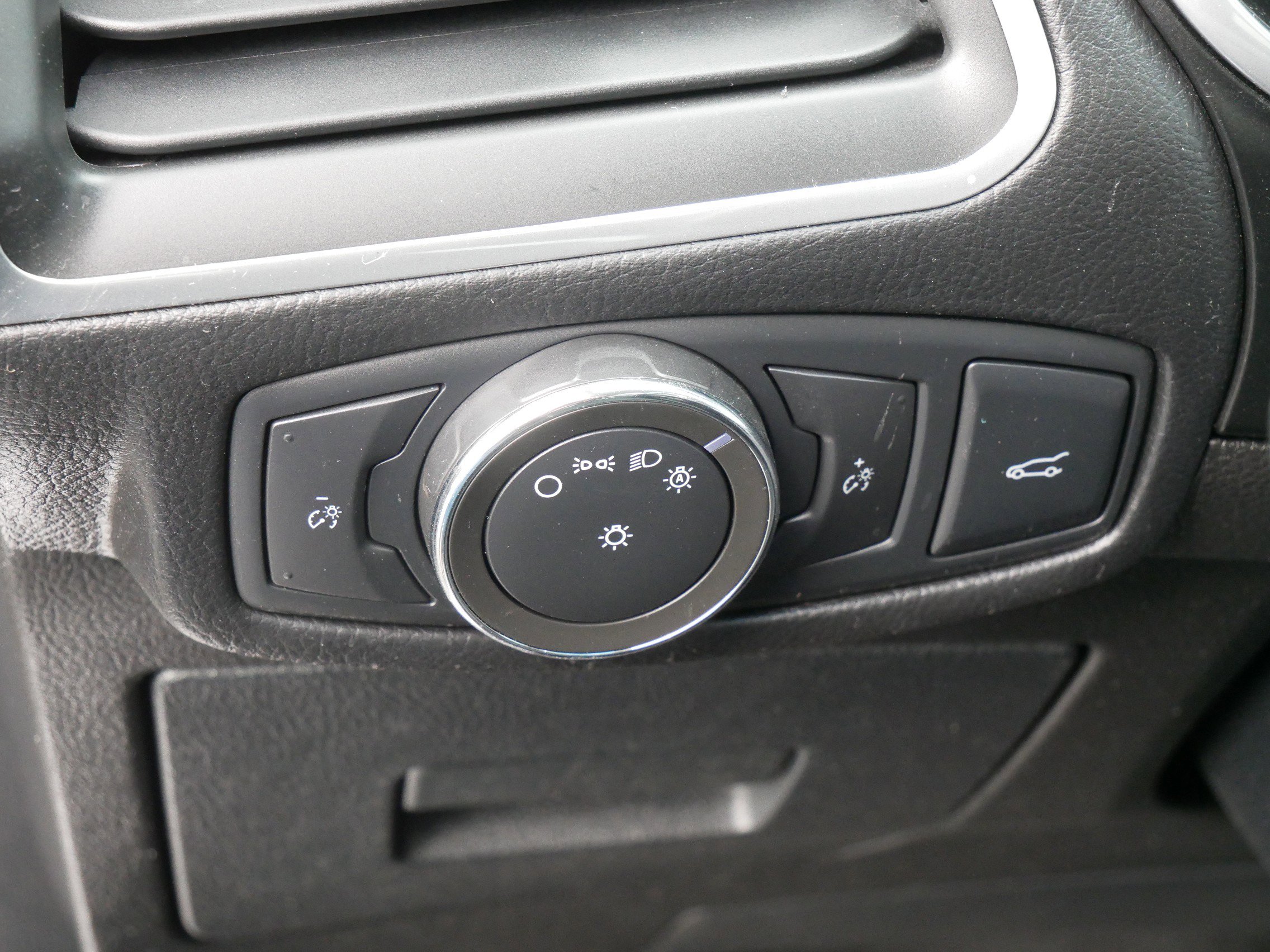 2016 Ford Edge Titanium photo 18