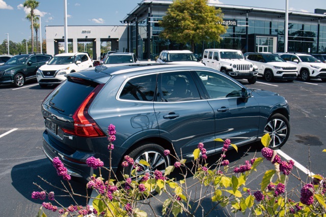 2022 Volvo XC60 Recharge Hybrid T8 Inscription Expression photo 7