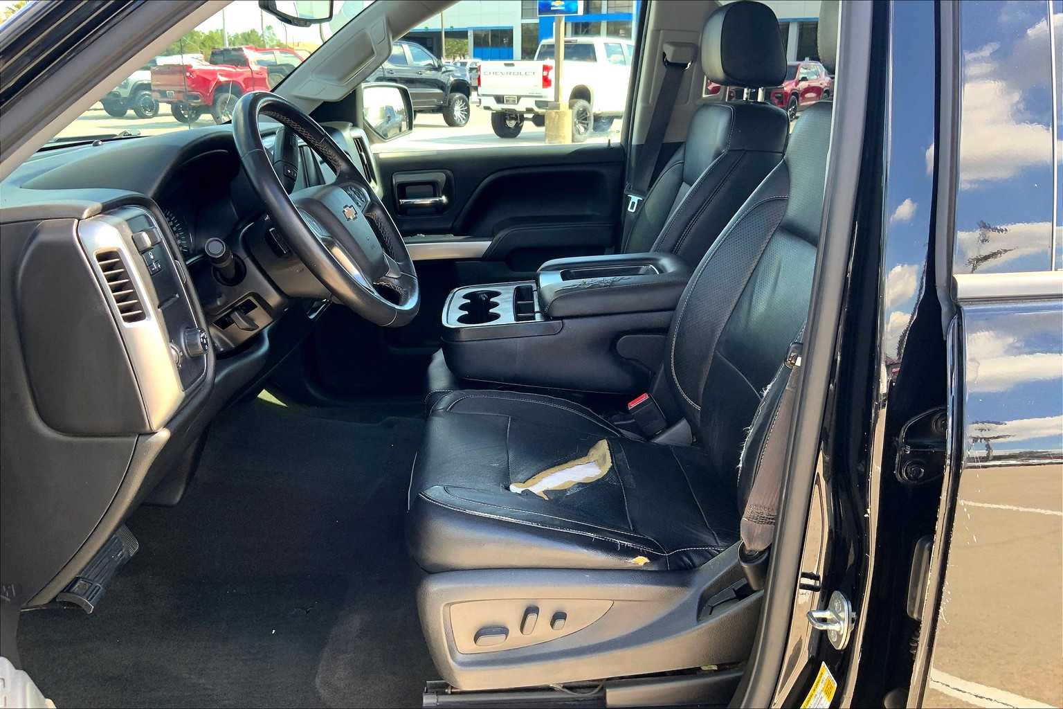 2017 Chevrolet Silverado 1500 LT photo 5
