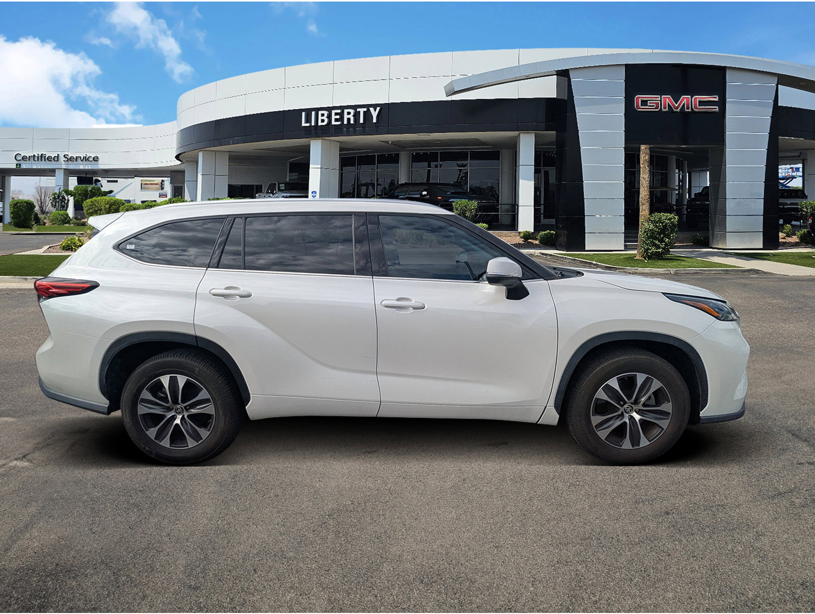 2020 Toyota Highlander XLE photo 2