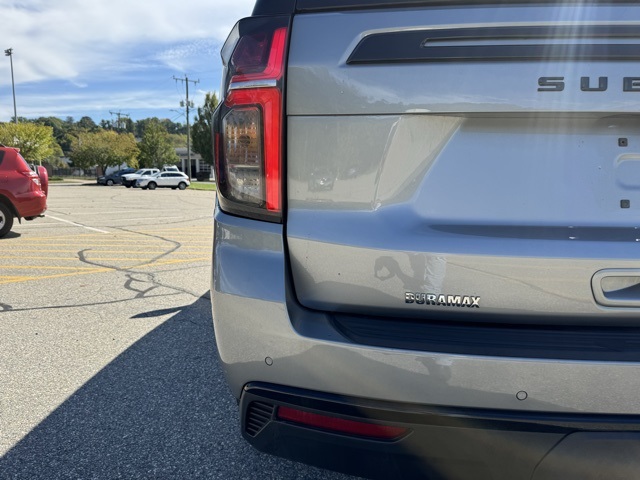 2024 Chevrolet Suburban RST photo 8