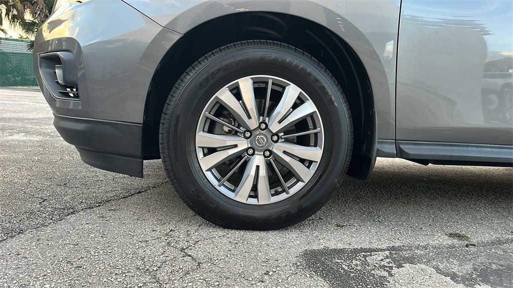 2020 Nissan Pathfinder SV photo 11
