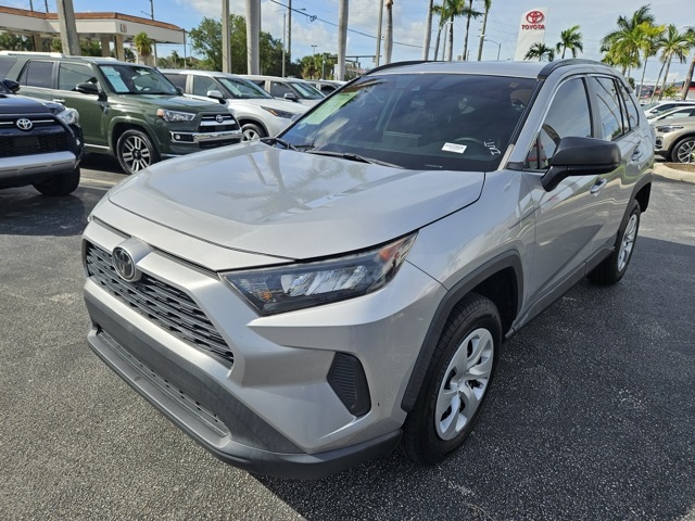 2019 Toyota RAV4 LE photo 2