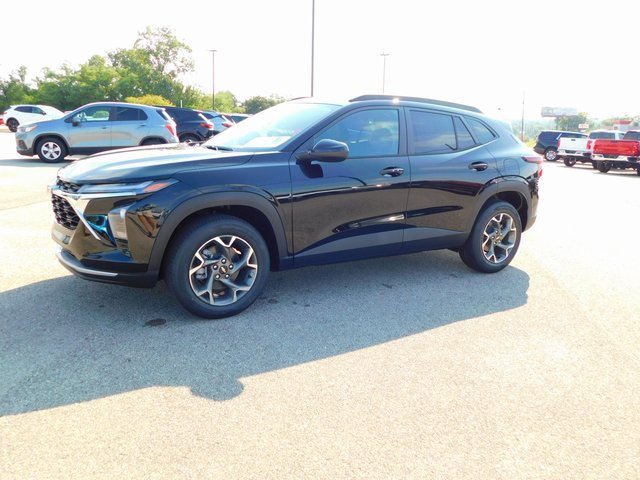 2025 Chevrolet Trax LT photo 7