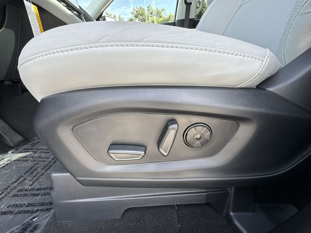 2025 Ford Explorer Platinum photo 13