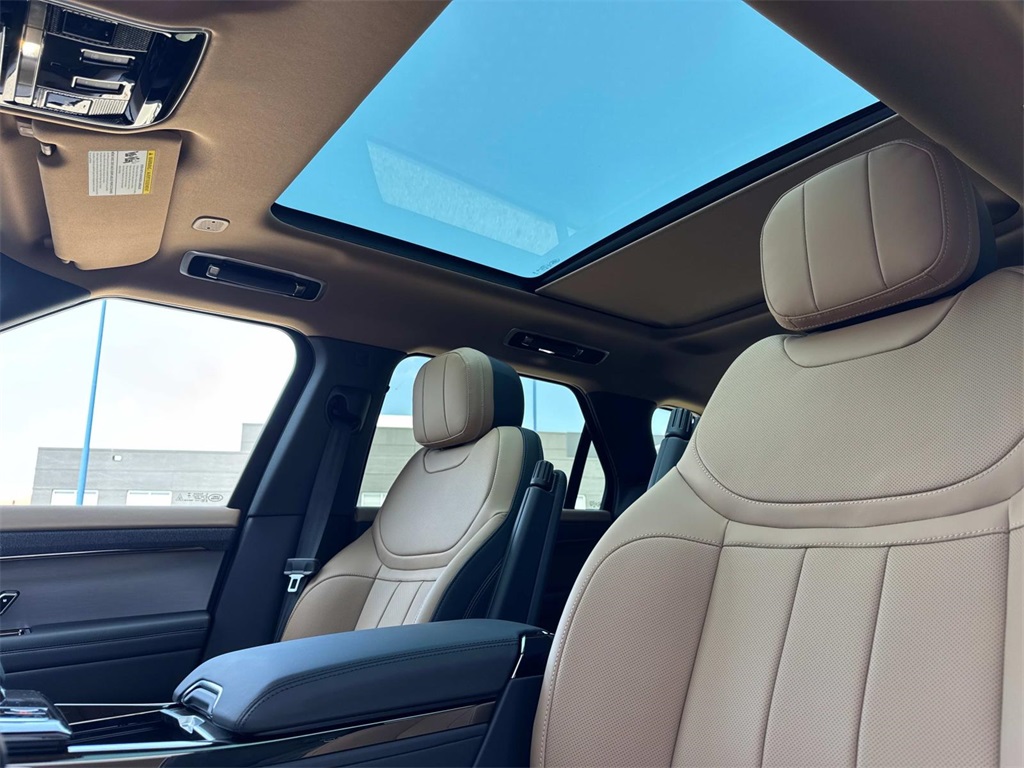 2025 Land Rover Range Rover Sport SE photo 31