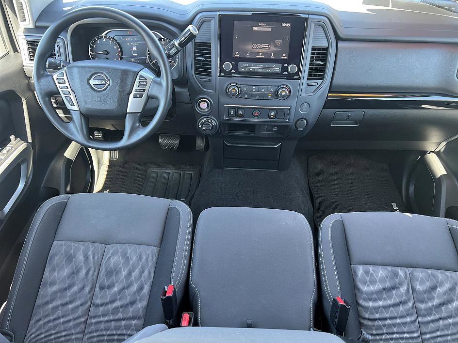 2024 Nissan Titan SV Crew Cab photo 16