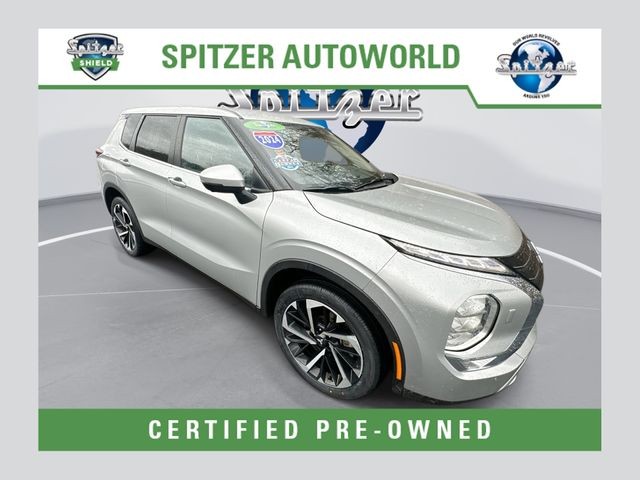 2024 Mitsubishi Outlander SE's photo