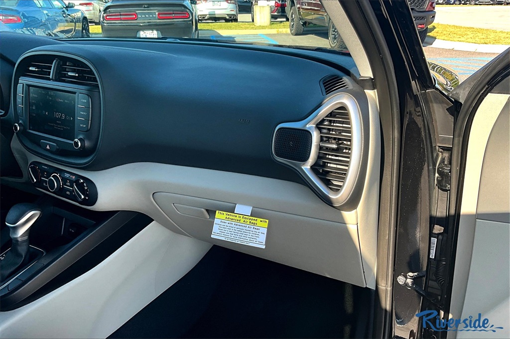 2025 Kia Soul LX photo 23