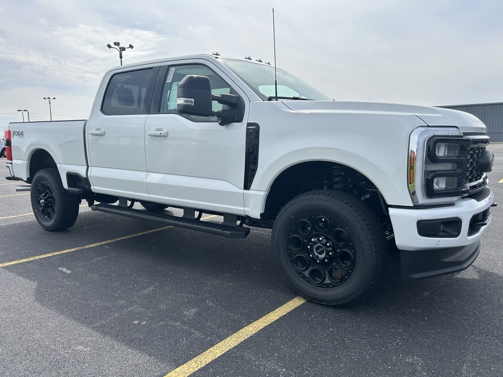 2025 Ford F-350 Lariat photo 3