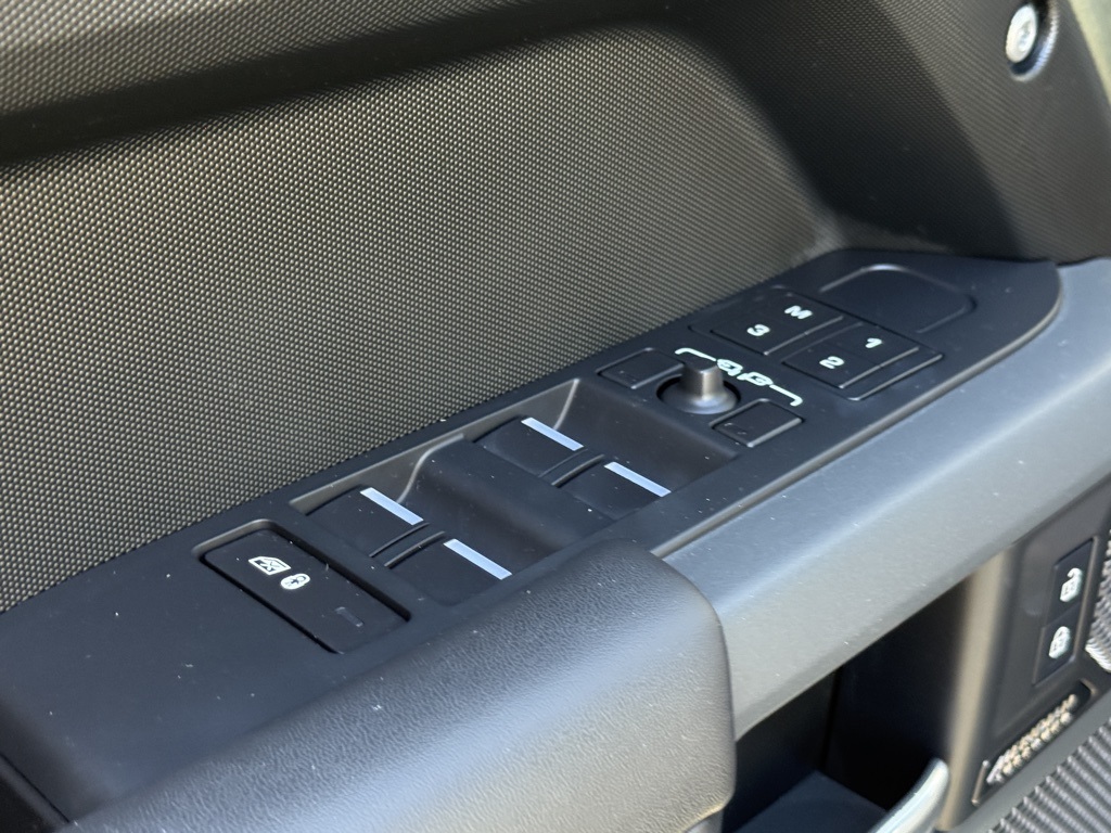 2023 Land Rover Defender 110 photo 10