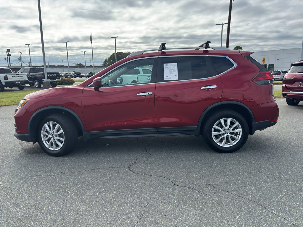 2018 Nissan Rogue SV photo 2