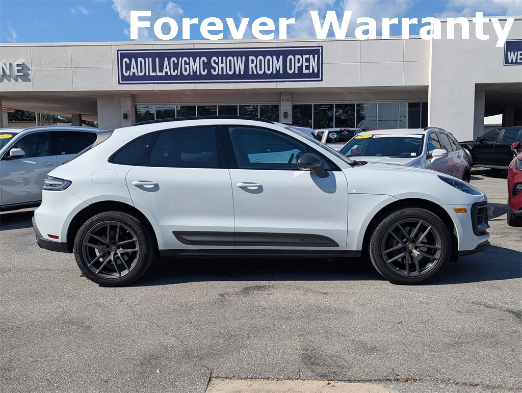 2024 Porsche Macan T photo 3