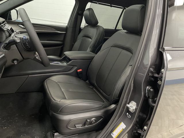 2025 Jeep Grand Cherokee Limited photo 4