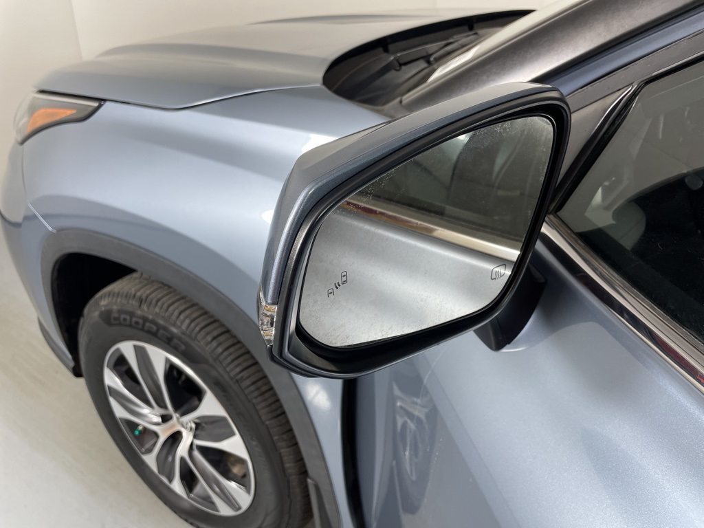 2021 Toyota Highlander XLE photo 13