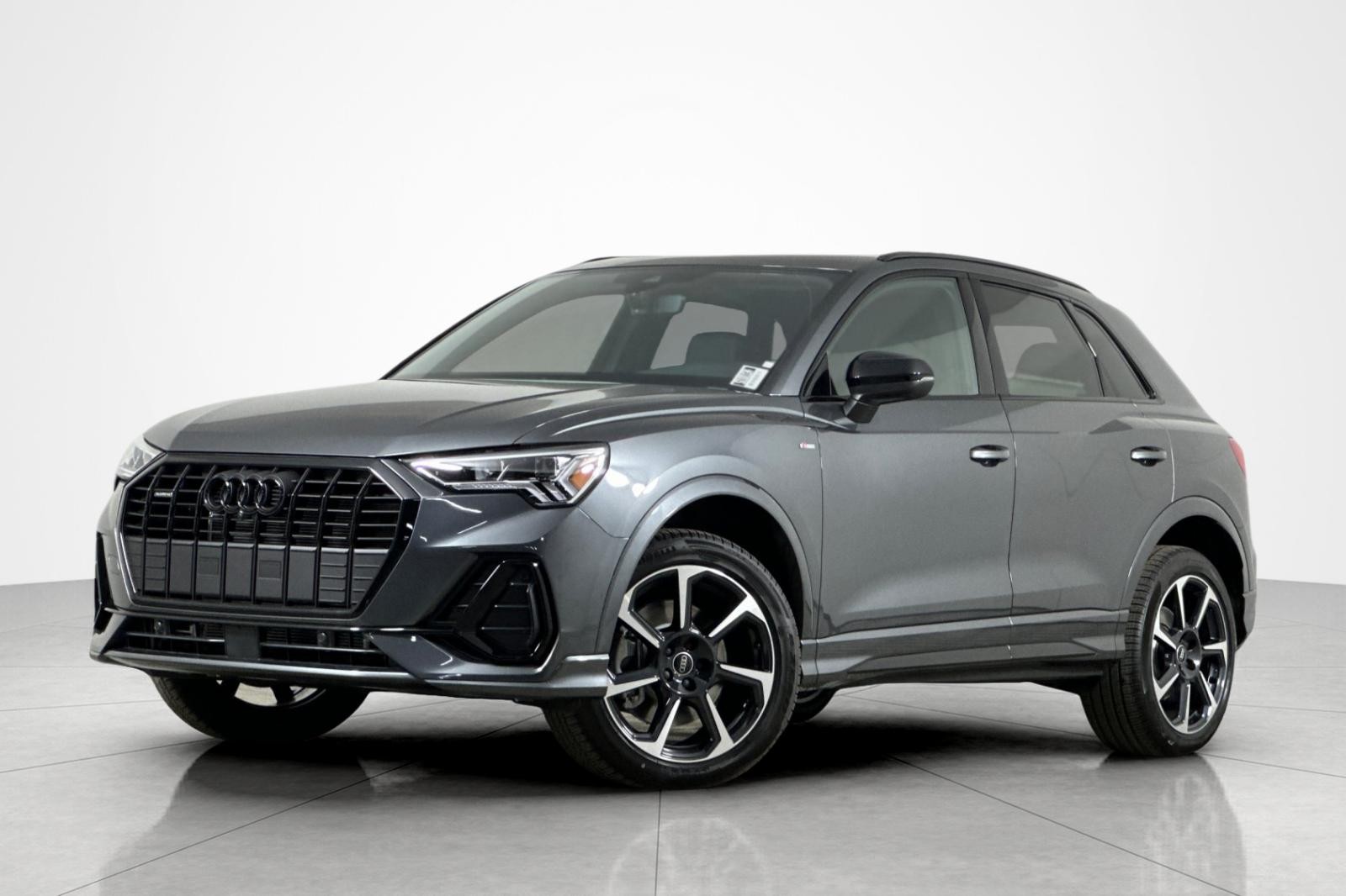 2025 Audi Q3 S line Premium Plus 45 TFSI photo 2