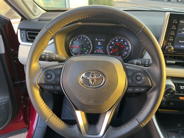 2019 Toyota RAV4 XLE Premium photo 18