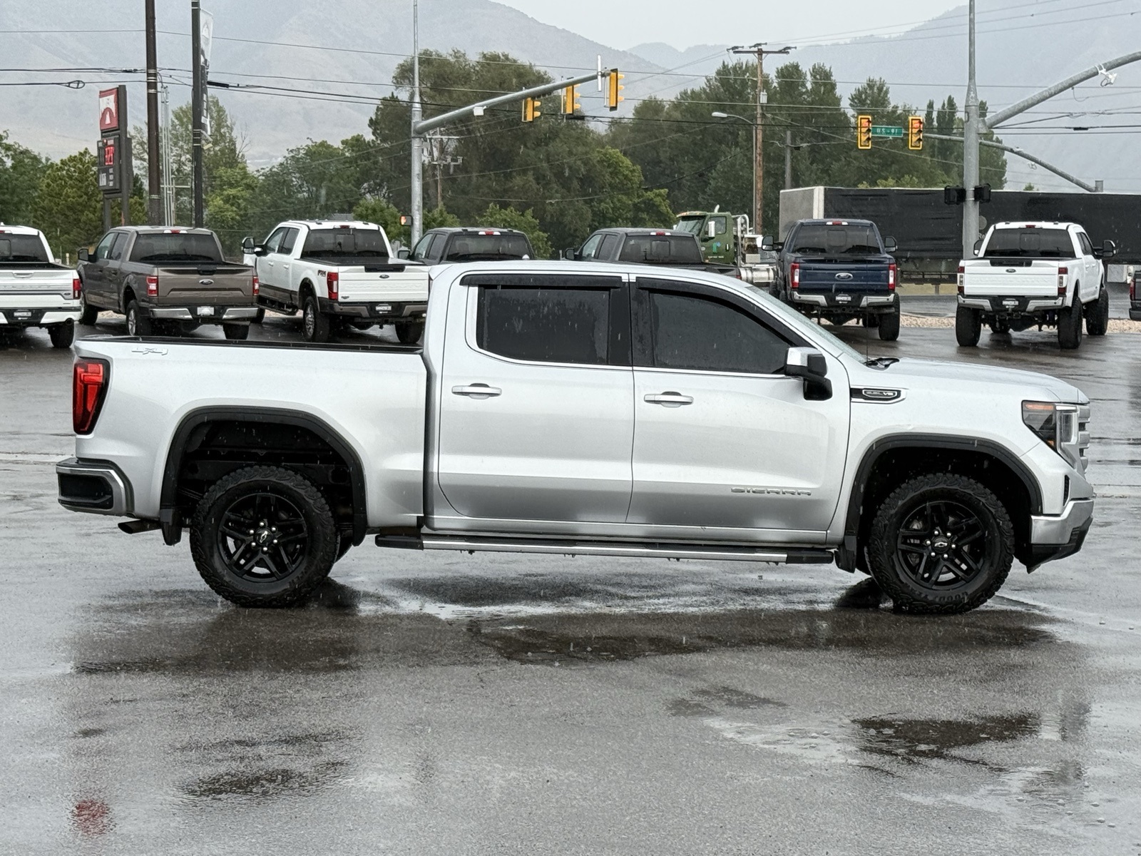 2022 Gmc Sierra 1500 SLE photo 3