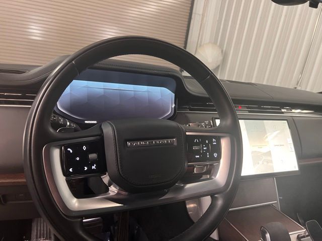 2024 Land Rover Range Rover SE photo 9