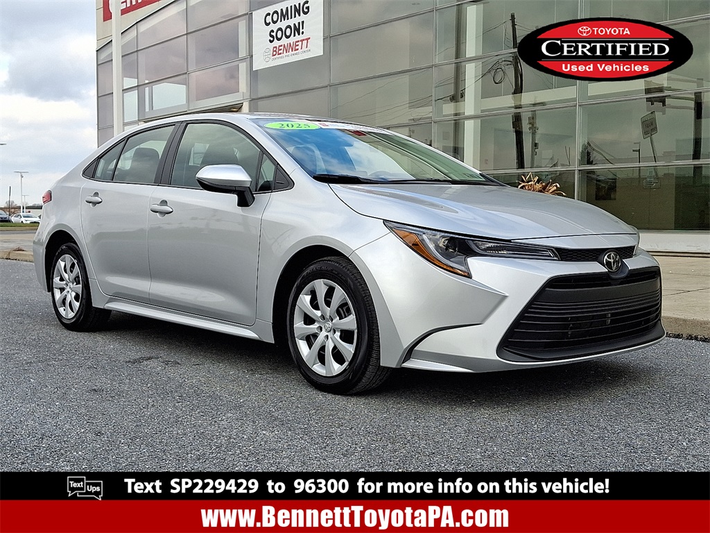 2025 Toyota Corolla LE's photo