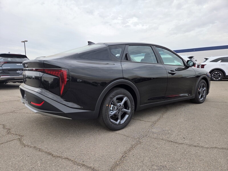 2025 Kia K4 LXS photo 3