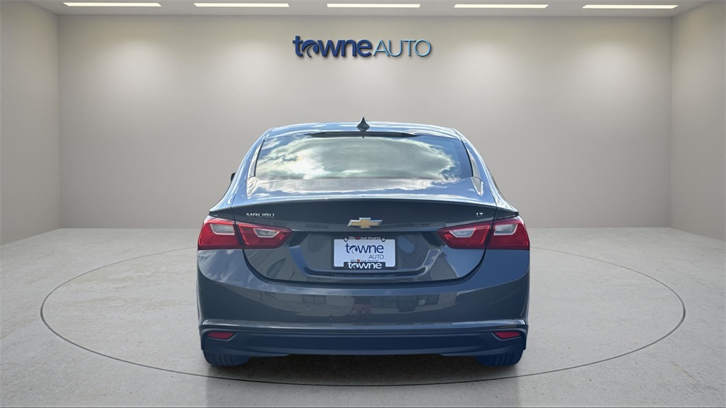 2017 Chevrolet Malibu 1LT photo 4