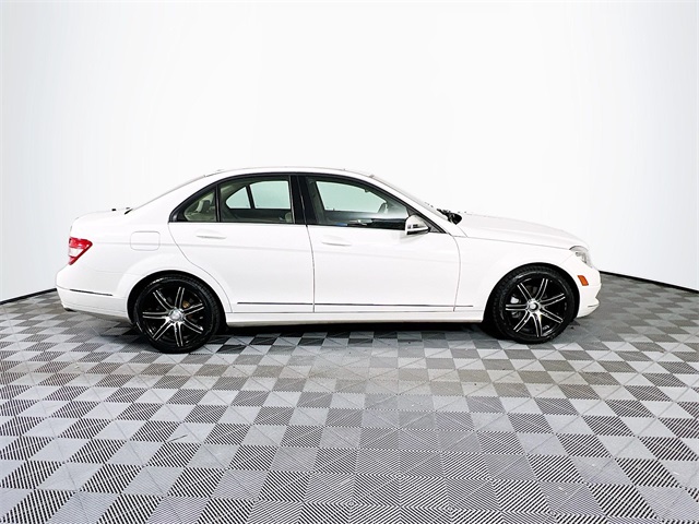 2011 Mercedes Benz C 300 Luxury photo 4