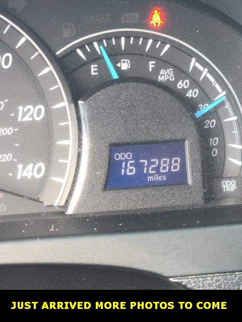 2015 Toyota Camry LE photo 3