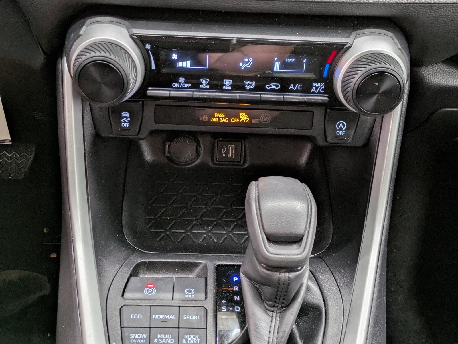 2024 Toyota RAV4 LE photo 21