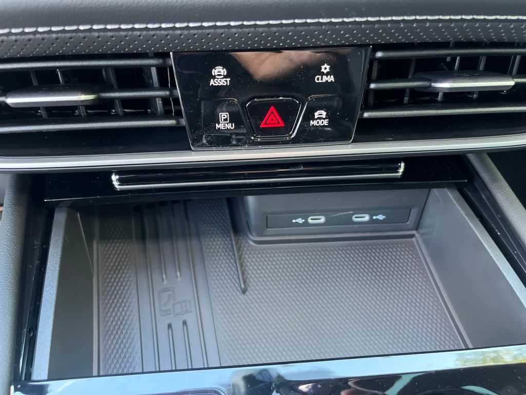 2026 Volkswagen Atlas SEL Premium R-Line photo 14