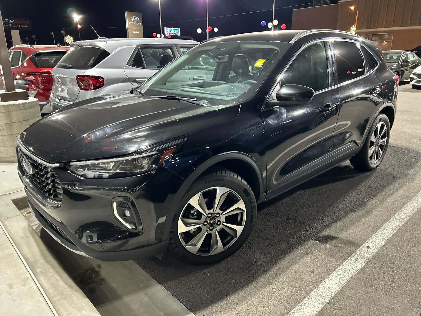 2023 Ford Escape Platinum's photo