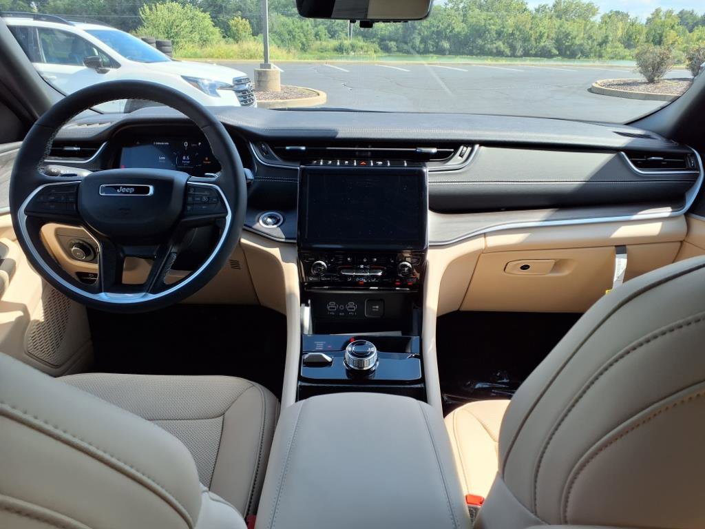 2025 Jeep Grand Cherokee Limited photo 5
