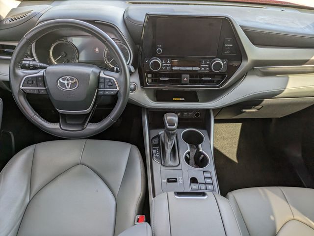 2023 Toyota Highlander L photo 18