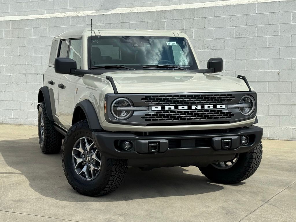 2025 Ford Bronco Badlands photo 2