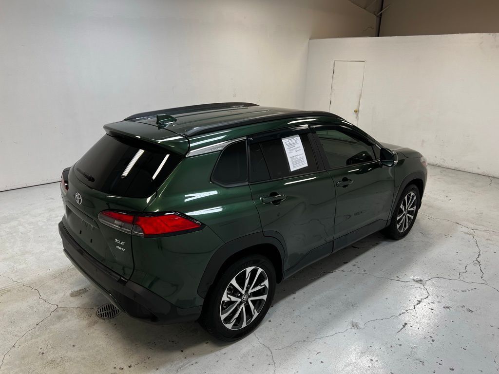 2023 Toyota Corolla Cross XLE photo 2