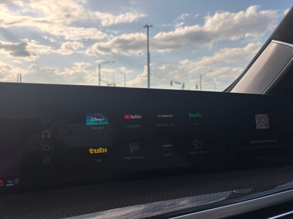 2025 Cadillac Escalade V-Series photo 10