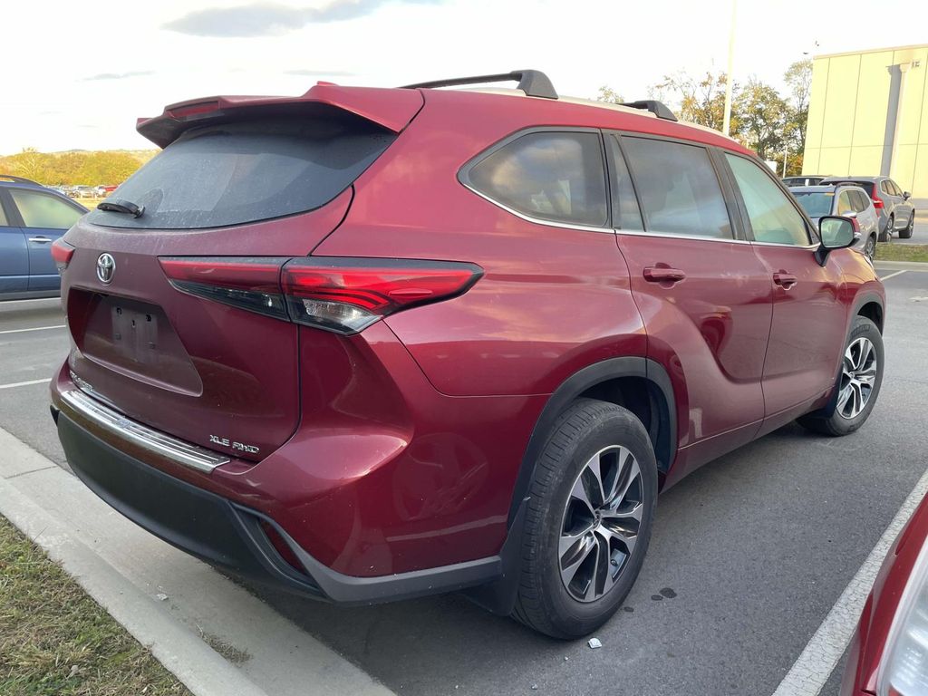 2022 Toyota Highlander XLE photo 4