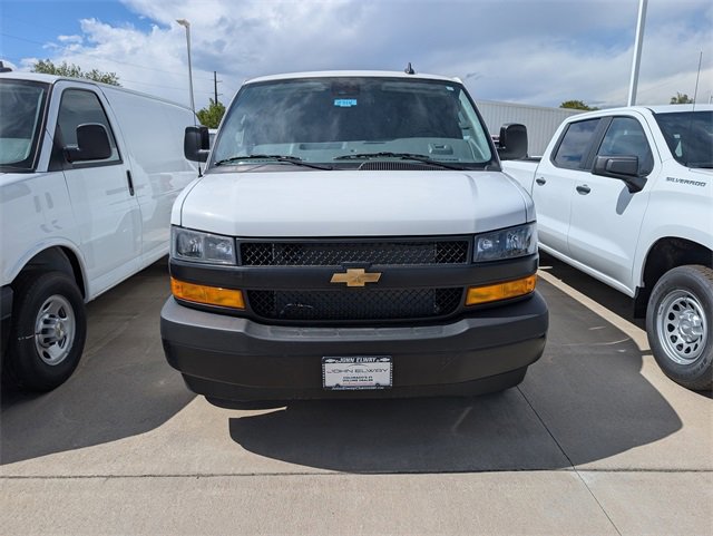 2025 Chevrolet Express Cargo 3500 photo 2