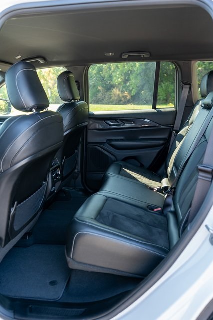 2023 Jeep Grand Cherokee Altitude photo 7