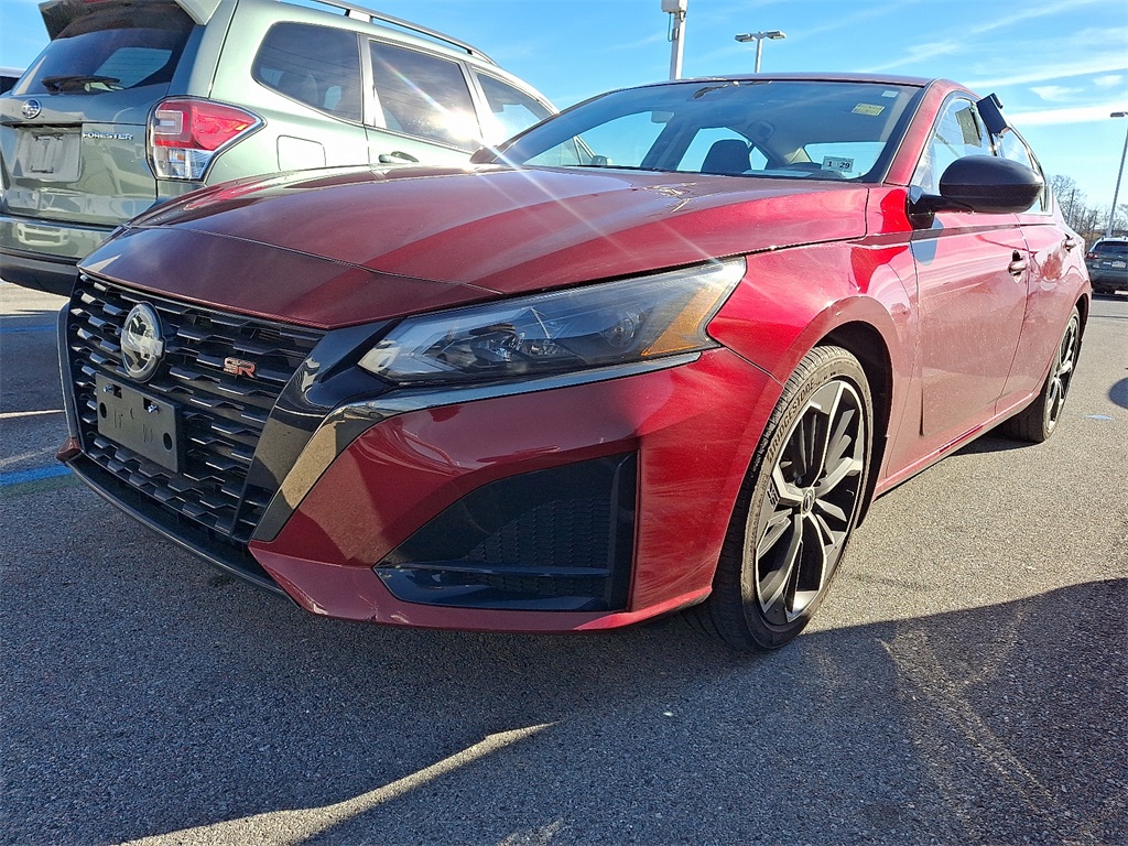 2024 Nissan Altima 2.5 SR photo 2