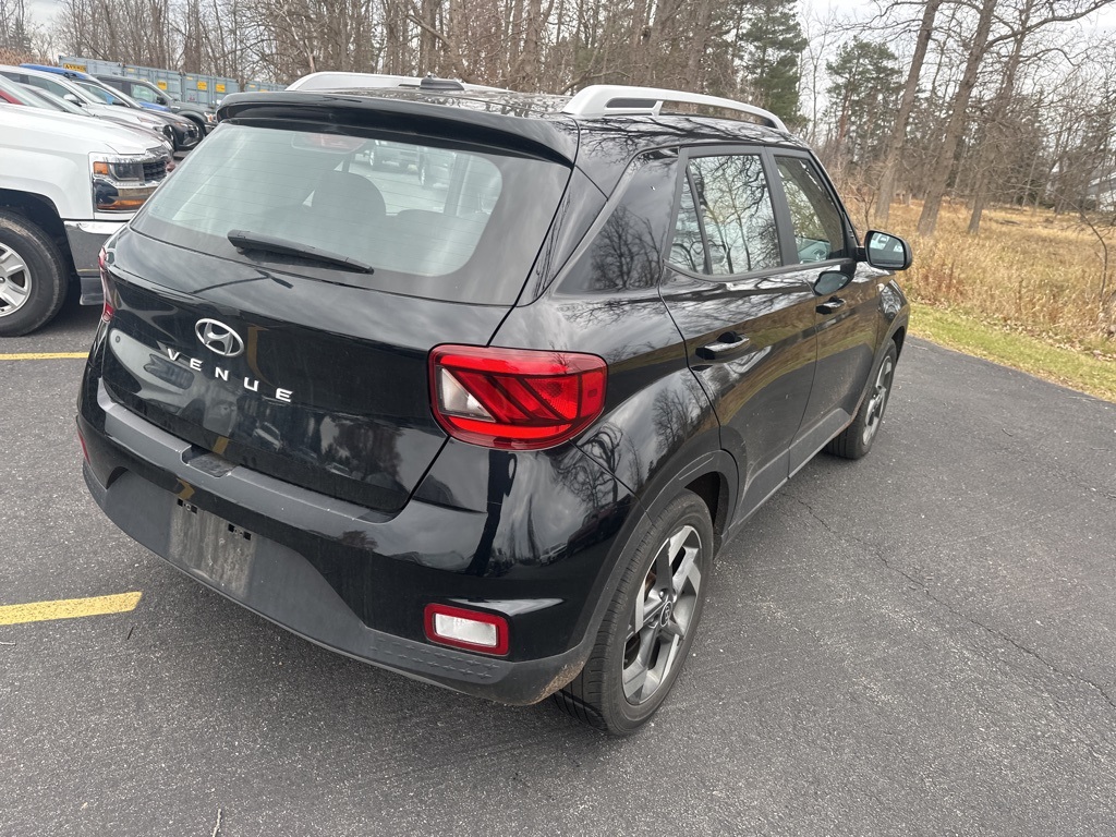 2023 Hyundai Venue SEL photo 3