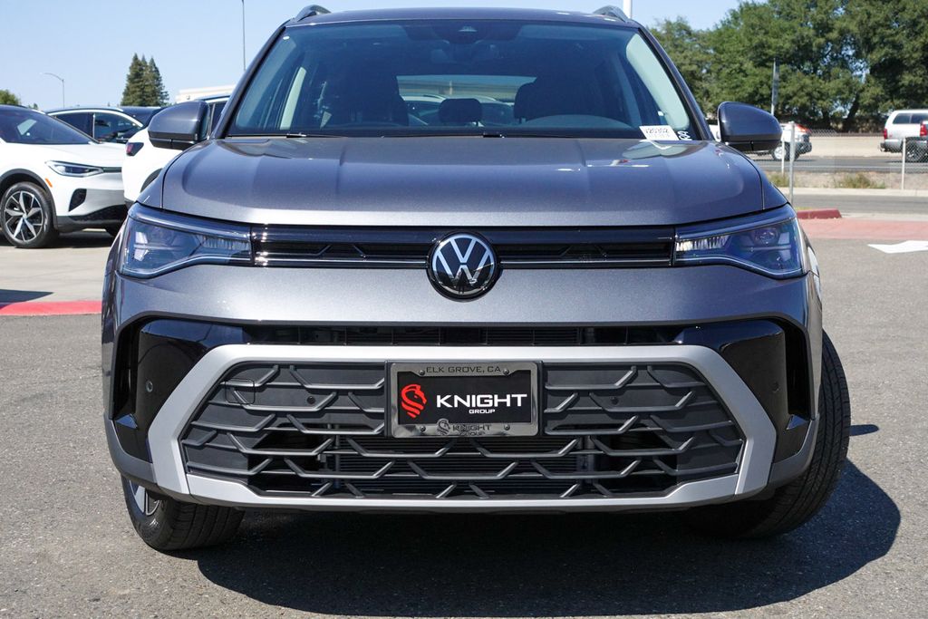 2025 Volkswagen Taos SE photo 3