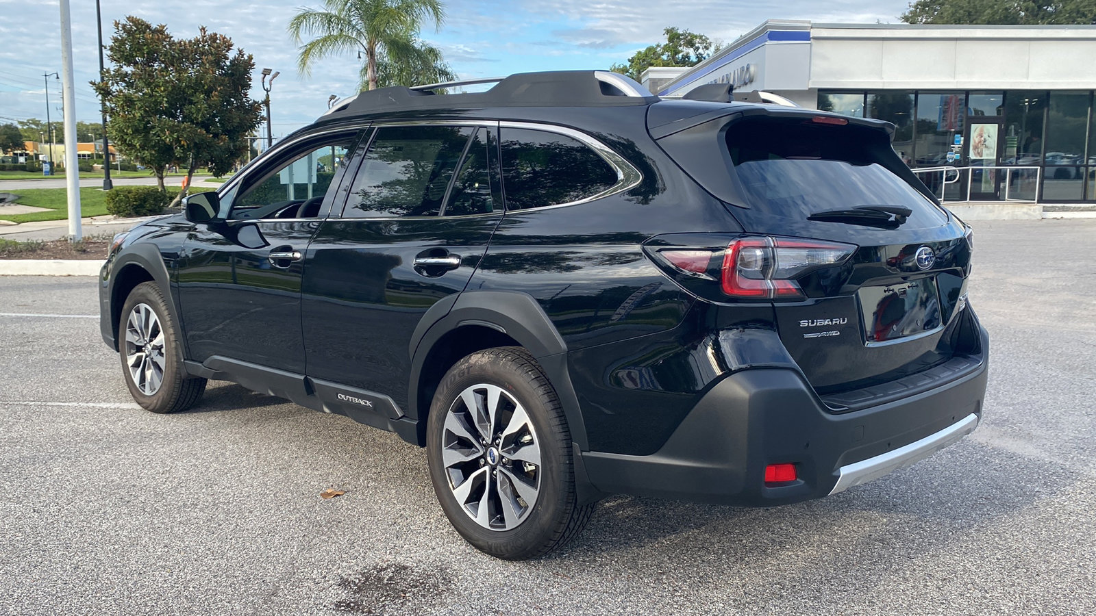 2025 Subaru Outback Touring photo 23