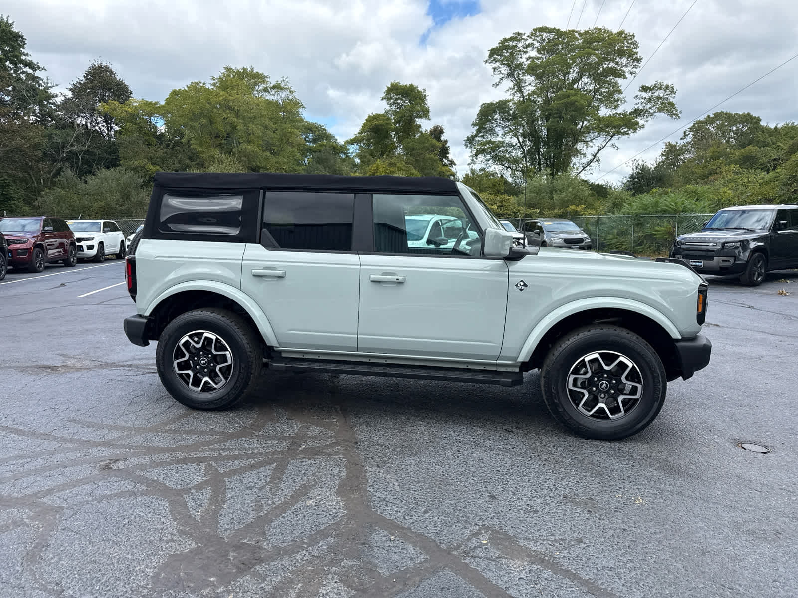 2021 Ford Bronco Outer Banks photo 2