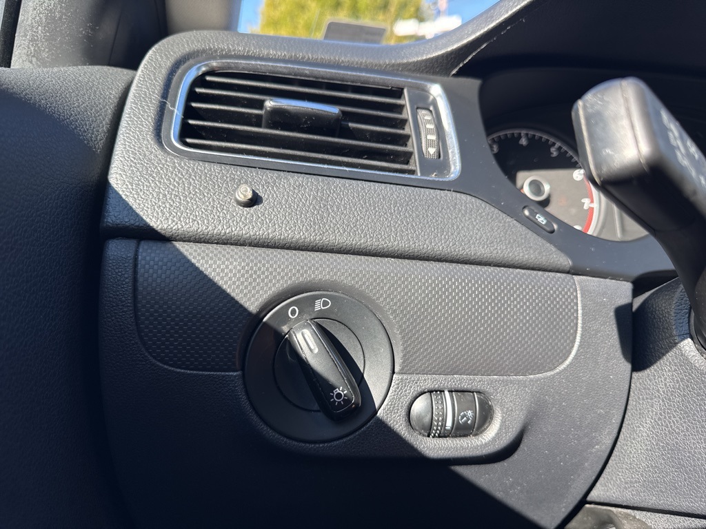 2012 Volkswagen Jetta 2.0 S photo 27